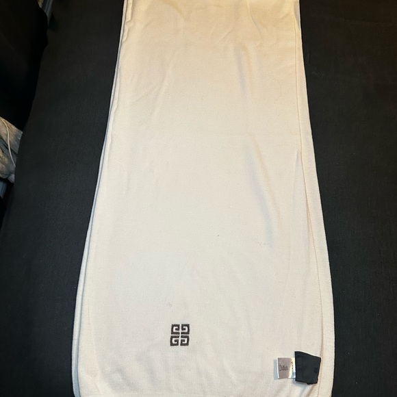 Givenchy Scarf - Picture 9 of 9